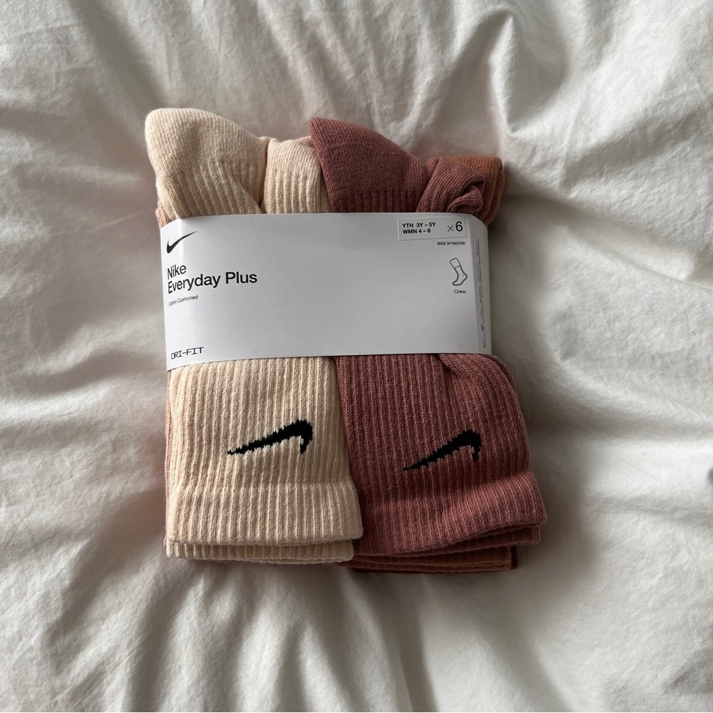 NIKE Everyday Plus Dri-Fit Cushioned Crew Training Socks (6-pack) Women’s 4-6